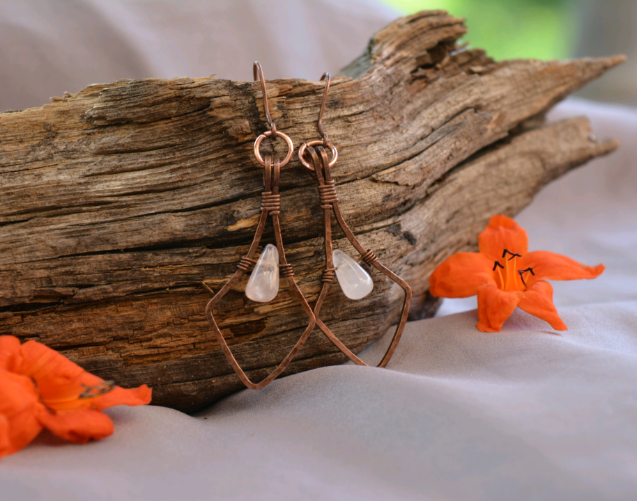 Aīne Earrings - Handmade Hammered and Wrapped Copper Earrings with Rose Quartz Drops – Unique Jewelry for Love and Healing