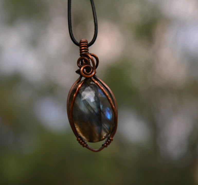 Ceris Labradorite Pendant