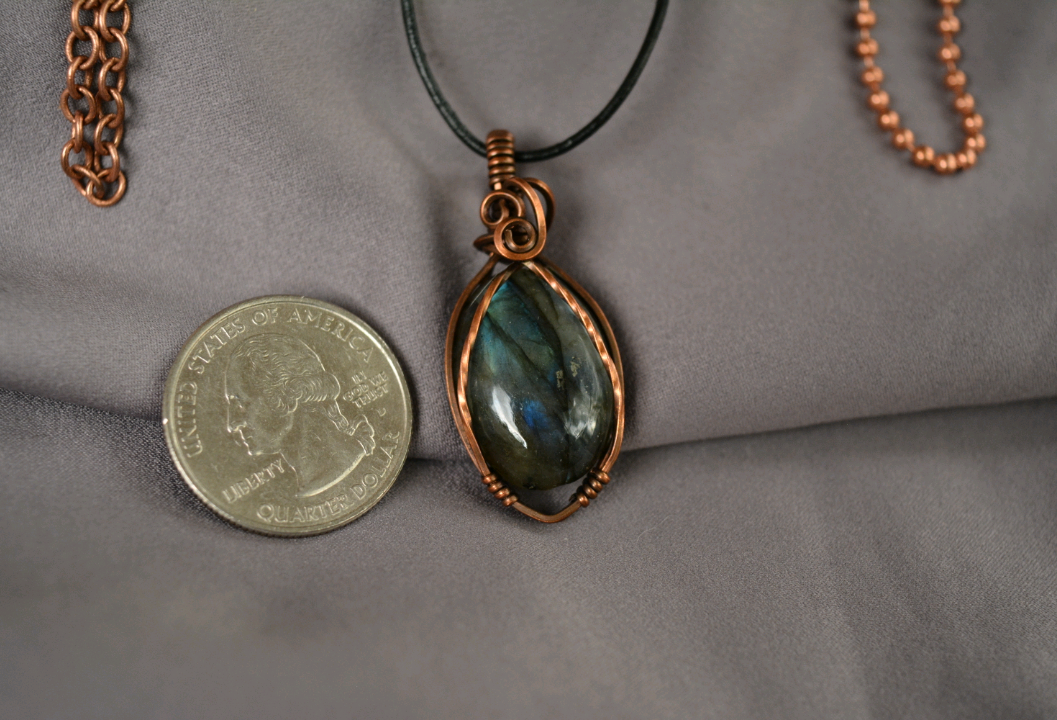 Ceris Labradorite Pendant