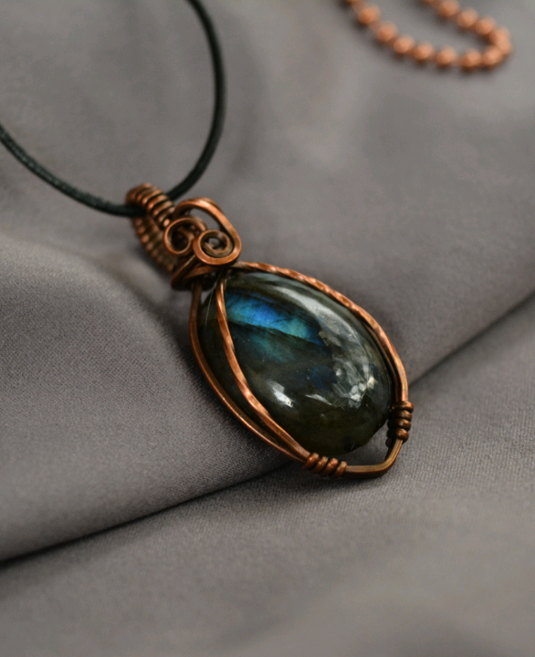 Ceris Labradorite Pendant